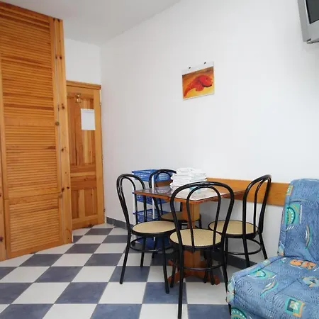 Studio 6852e